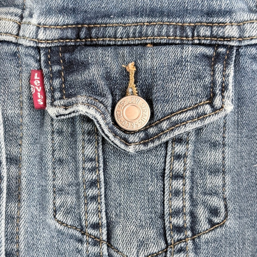 Levi's Women's Original Trucker Jacket‎ - Light Wash Denim - Size XS - Picture 3 of 7